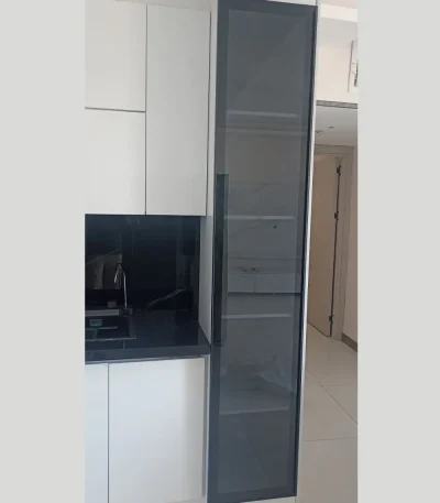 اجرای ویترین دکوفیکس برای کابینت آشپزخانه